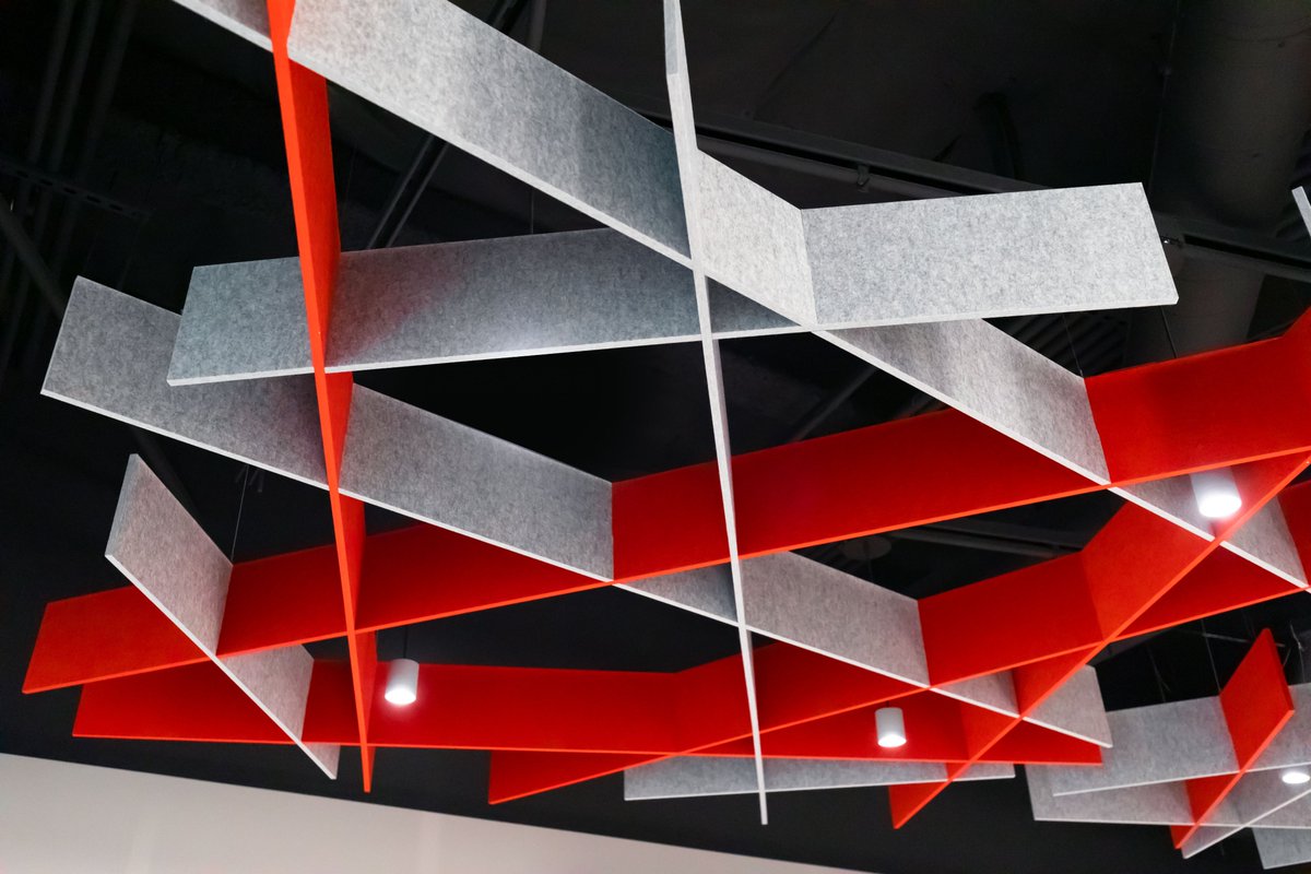 ArkturaLLC's tweet photo. Bring a mix of color and acoustic comfort to your spaces with our SoftGrid® Switch baffle system, available in our library of Soft Sound® colors and wood textures.
#arktura #softgrid #architecture #interiordesign #madeinLA #FuelingPossibilities https://t.co/njctWaBk9Q