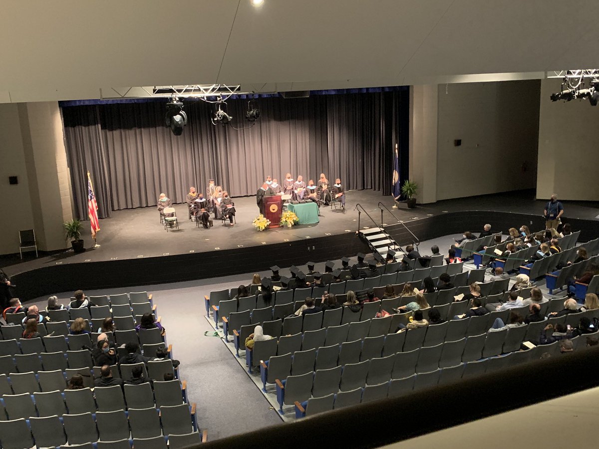 MsMEErtel's tweet photo. It’s happening! @MountainViewHi2 Winter graduation is underway! #WedograduationationatMountainView #WeDoAtMountainView https://t.co/mlbaIZ3mit