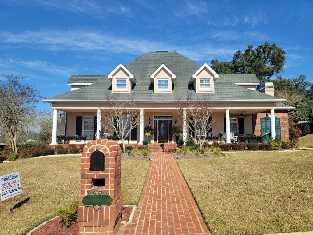 RidgelineHSV's tweet photo. This home in #Pensacola is beautiful! โ๏ธ๐ก We can't wait to install its new @CertainTeed Landmark Shingle #Roofing System. #shinglemaster https://t.co/Eo0y0U5ArS