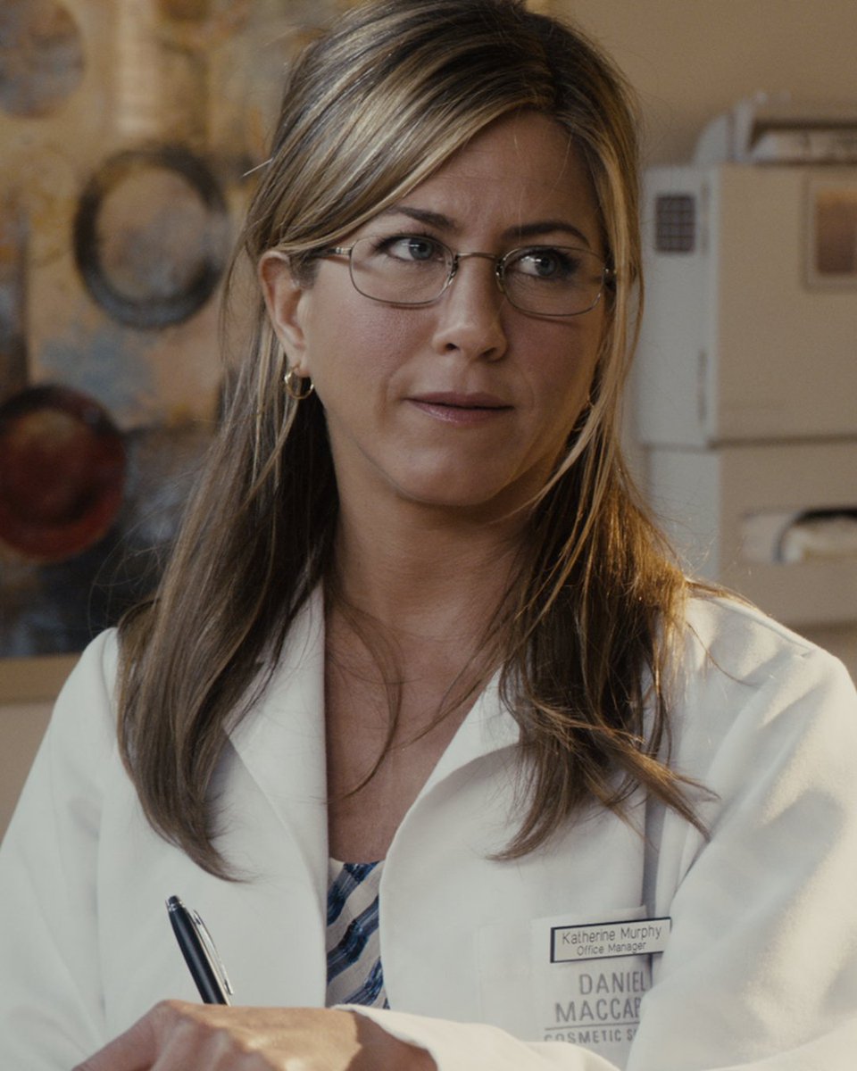 NetflixTudum's tweet photo. the duality of Jennifer Aniston in JUST GO WITH IT https://t.co/dPGwInnlyr