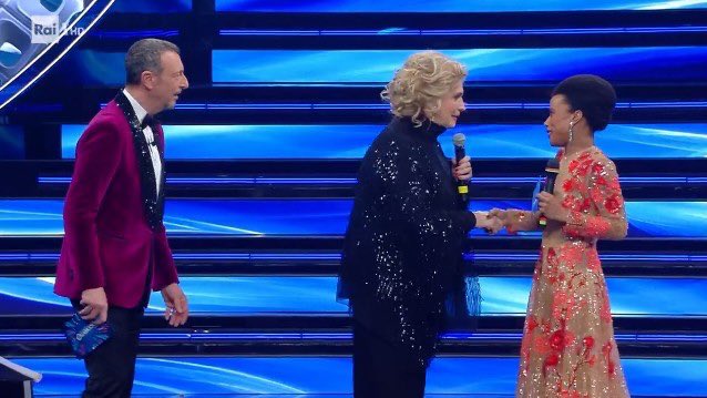 amicii_news's tweet photo. “AH, CIAO CARA, PIACERE”
✈️✈️✈️✈️✈️
#Sanremo2022 https://t.co/UwwxHbMaH5