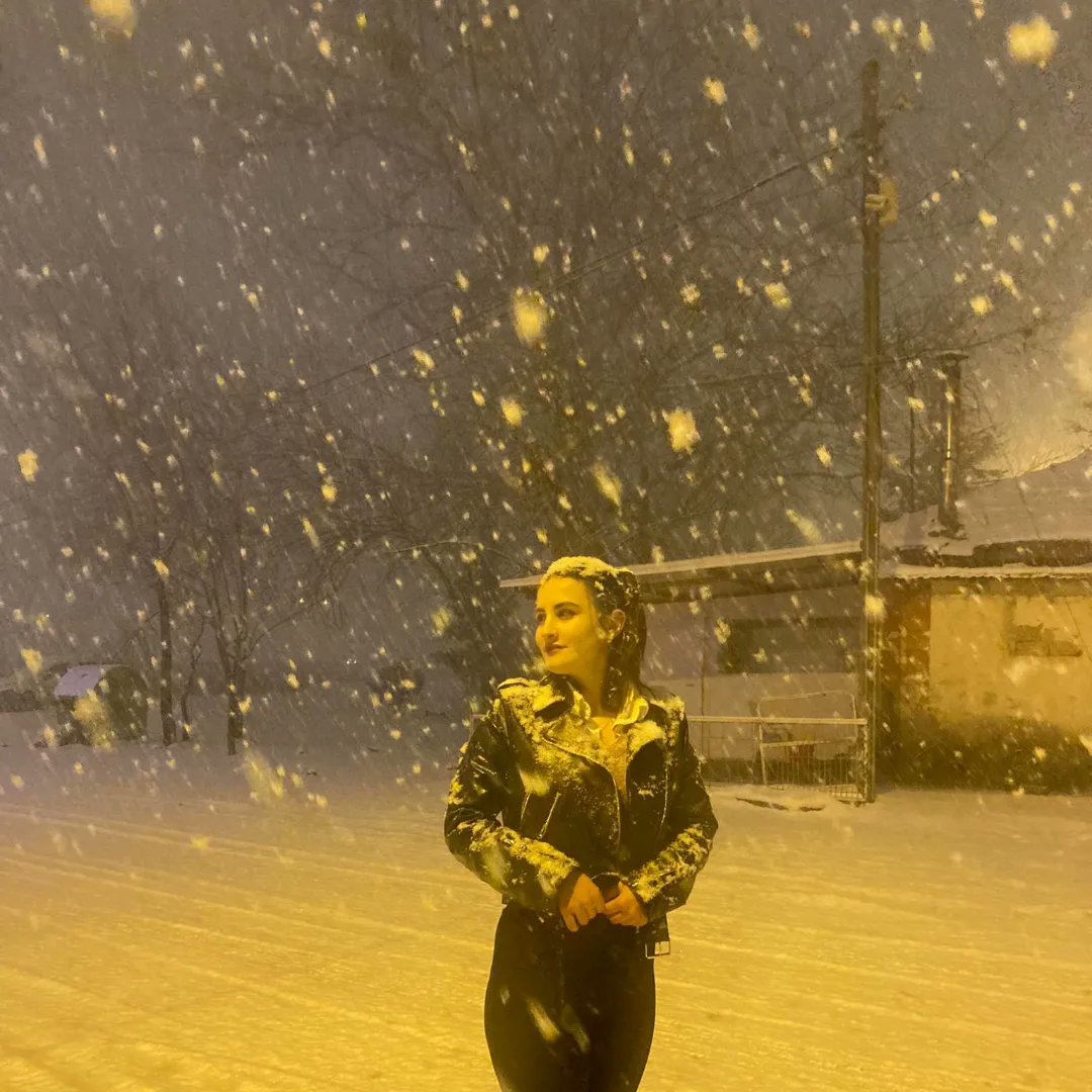 _as_ci_'s tweet photo. Arkadaşlar #izmir'li olarak ilk defa kar gördüüümm https://t.co/DU4gJcFkUm