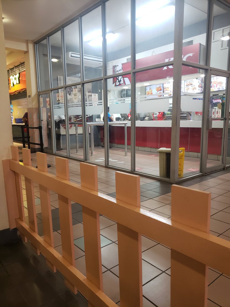 Dwl it's the first time I'm seeing KFC- Sovereign so empty! Jamaicans are finally smelling the coffee!