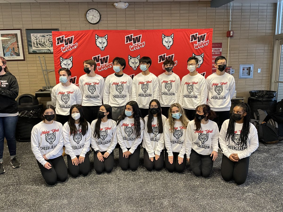 april_swsl's tweet photo. Niles West Cheer State Send off!!!!! Lessgo student athletes. So proud of them. Bring it home y’all!!!! @NilesWestCheer https://t.co/PVprIzkyDu