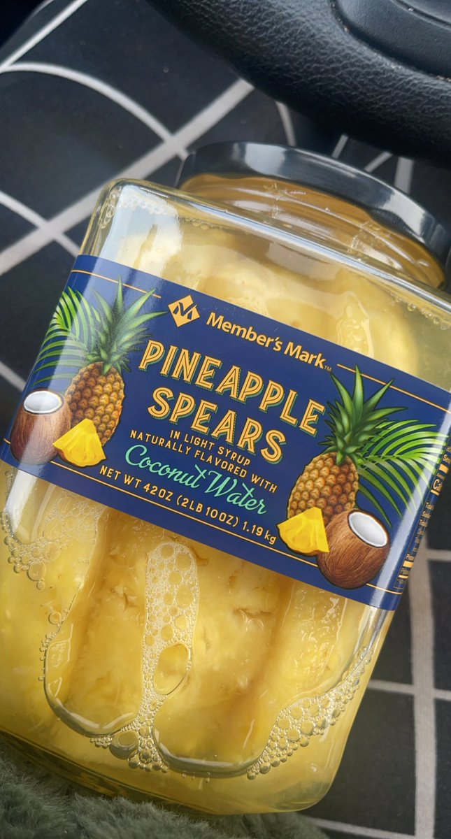 Yannateira's tweet photo. Finally got me some 🥺🥺 🍍  #pineapplespears #samsclub https://t.co/yIsewyLd9B