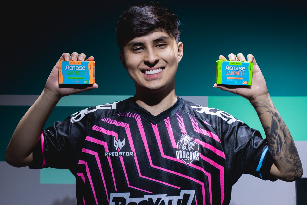 blackdragonsBR's tweet photo. O @ionosawa pode até ter ido para a Suécia, mas até lá ele sabe qual o melhor produto para o cuidado com a pele: os sabonetes da @AcnaseOficial! 😉

Para que você também se cuide como um pro player, não se esqueça de conferir qual produto é indicado para o seu tipo de pele, hein? https://t.co/Wj3lOGcWb6