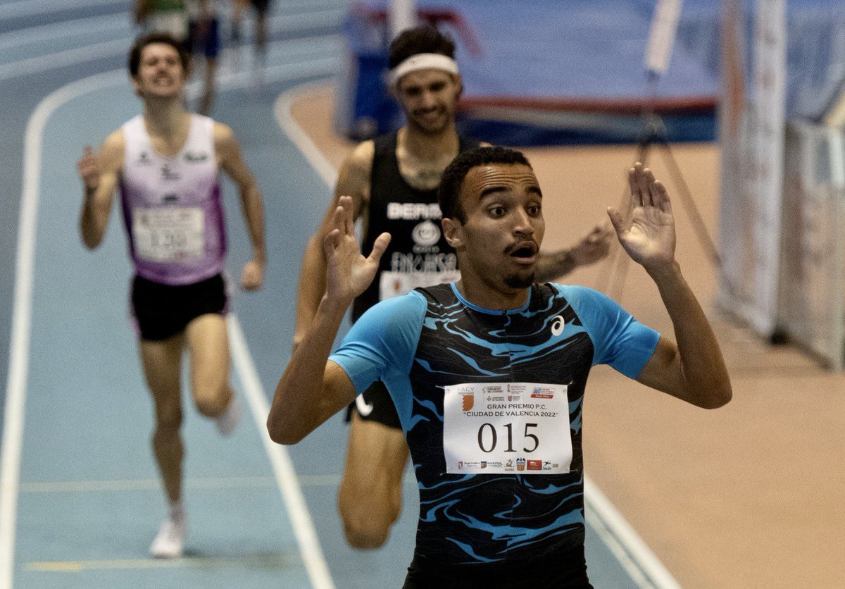 FEDERICO BRUNO RÉCORD SUDAMERICANO Y ARGENTINO DE 1.500mt INDOOR

En el Gran Premio Internacional Ciudad de Valencia, <a href="/14Fedebruno/">Federico Bruno</a> batió los récords sudamericano y argentino de 1.500mt. 

👉 3:39.09 (a 9 centésimas de la marca mínima para el Mundial Indoor) 

📸 <a href="/atletismeFACV/">FACV</a>