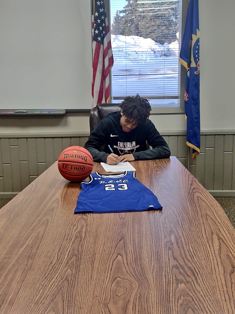 LakeRegionStMBB's tweet photo. We are excited to announce the signing of Alijah Dixson, a 6' PG from Enderlin High School. He currently averages 9.1ppg 2.8apg 2.7rpg for the #6 team in North Dakota. Welcome to the #RoyalsFamily Alijah! #LiveFromTheLake #JoinRoyalty https://t.co/X4vuihPIMl