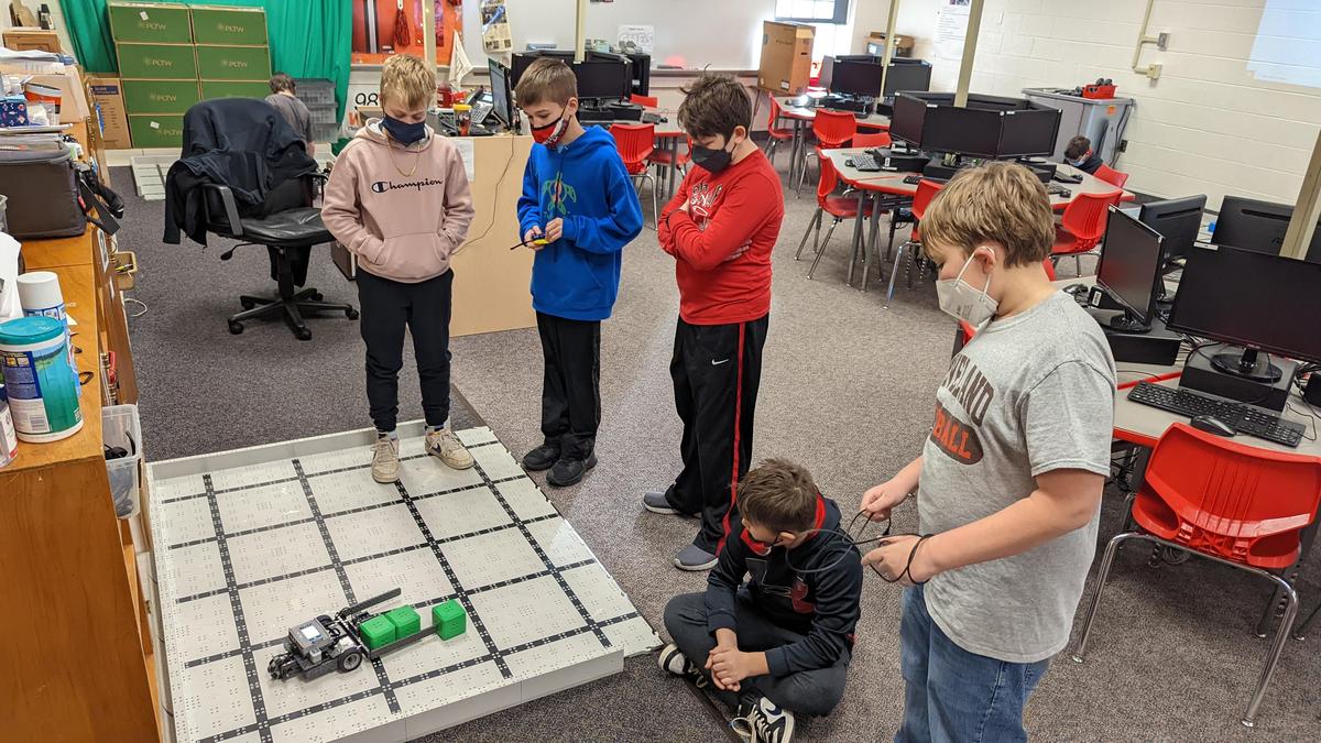 Fifth Graders Face off in Robotics Challenge - These 10-year-olds are building robots from scratch and programming them to maneuver on an obstacle course. edl.io/n1563957