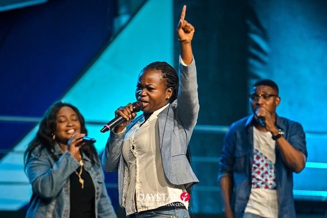 DaystarNG's tweet photo. π΅ Casting crowns
Lifting hands
Bowing hearts
Is all we've come to do
Casting crowns
Lifting hands
Bowing hearts
Is all we've come to do π΅
#MidweekRefuel at #Daystar #DaystaNG #RaisingRoleModels https://t.co/UaG5FrAVkl