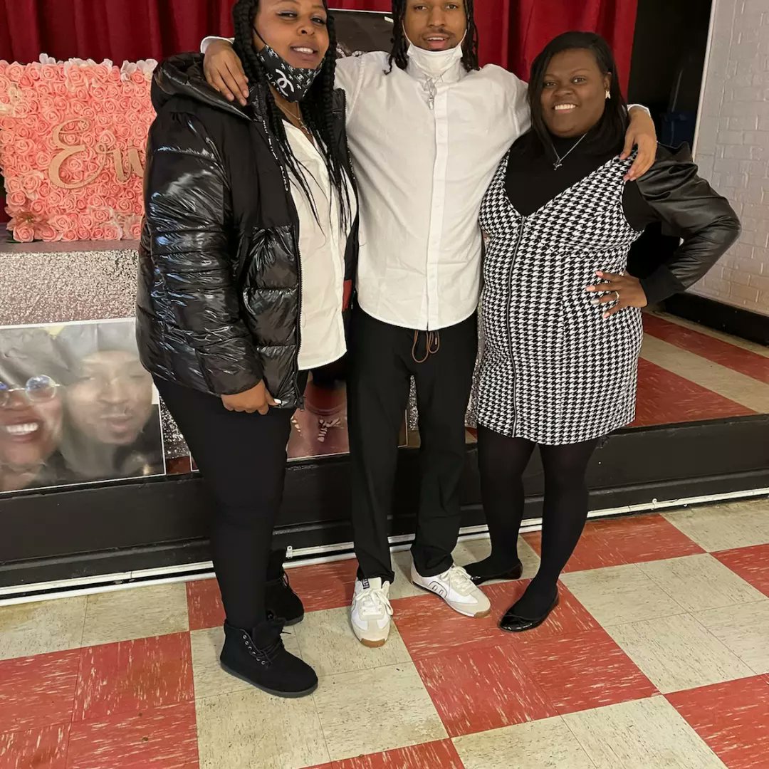ThaddeusVLB's tweet photo. ๐Erica; we love u Queen. Thankful 4 every1 who attended y'all don't kno how much y'all presence Mean.
#LongLiveMamaELF #LLErica #LongLiveGorgeousGangsta https://t.co/z4PwwGn47T