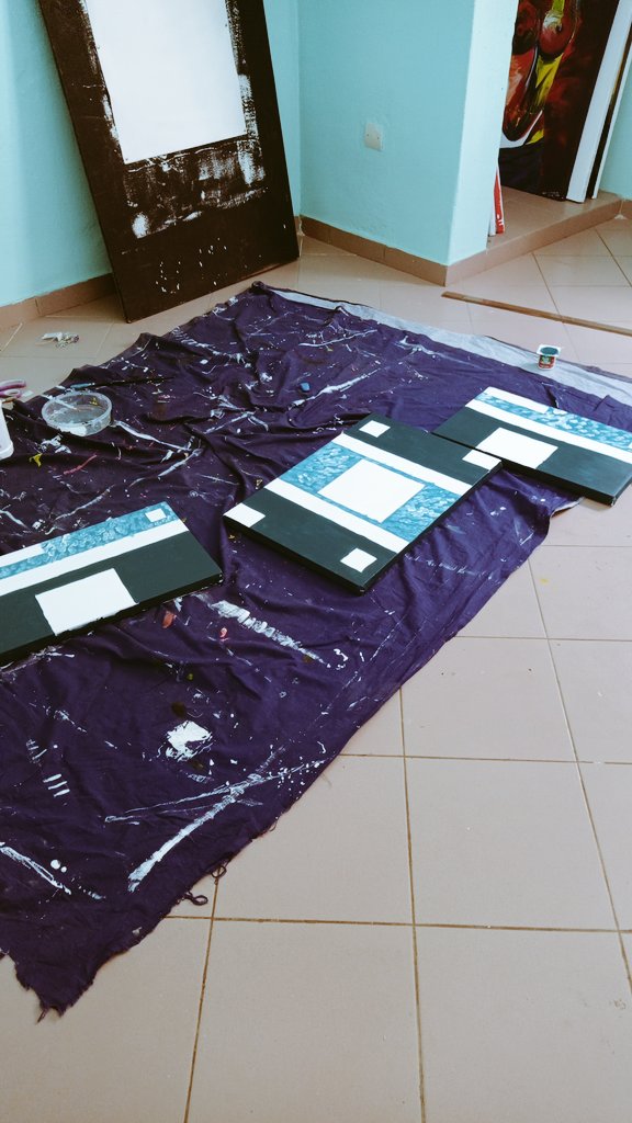 AkokoAmedon's tweet photo. Je suis très passionnée par mon travail,ce n'est pas évident de tenir bon ..mais on est obligé de tenir bon..
La passion est mon armure et les pinceaux mes armes.. https://t.co/4g6yIQNQdG