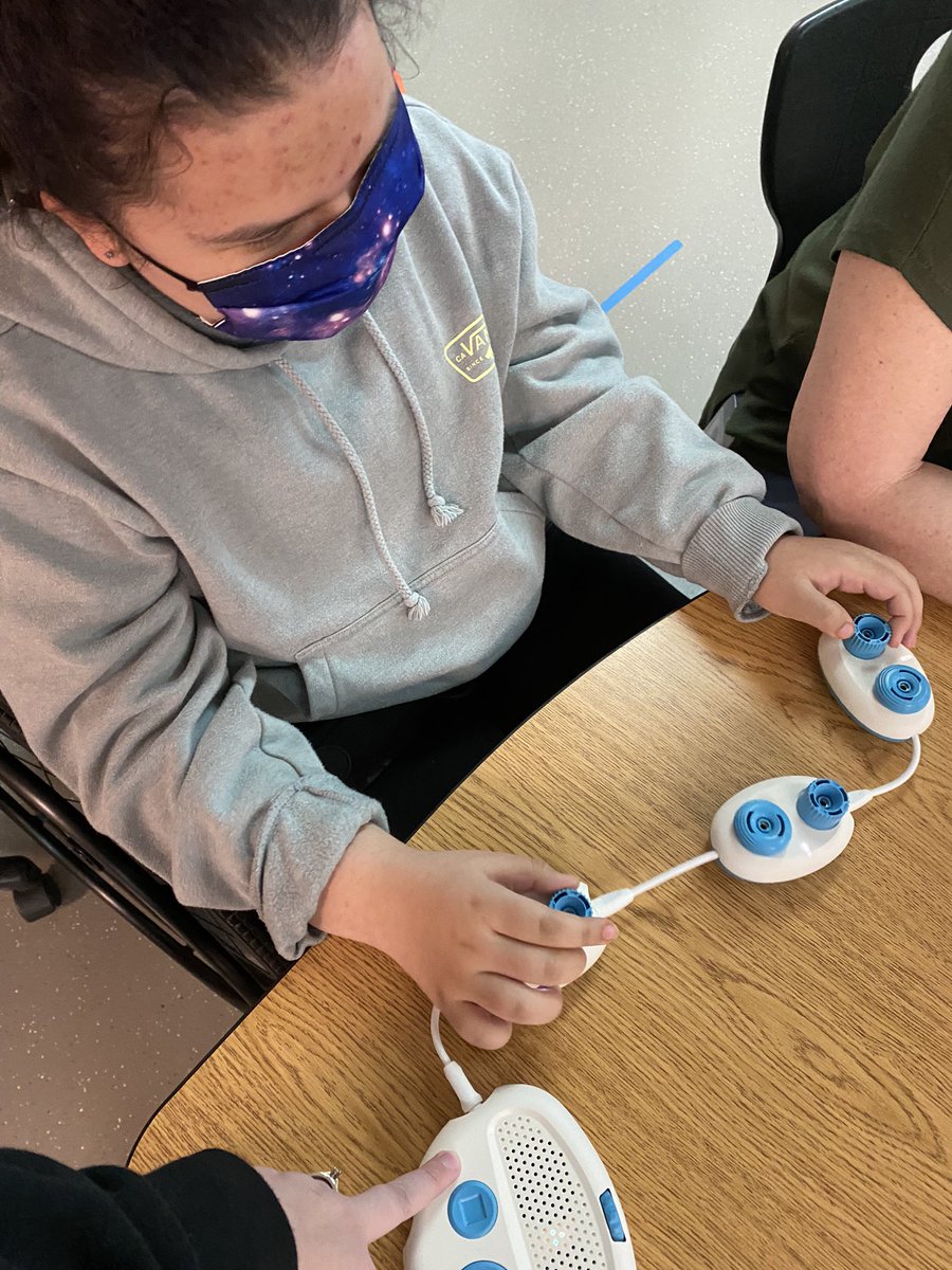 thewrightside9's tweet photo. It was our first day with #CodeJumper and it was a blast! @DMMShornets @greshamschools @LE2_McCarty https://t.co/7wEepVPu1U