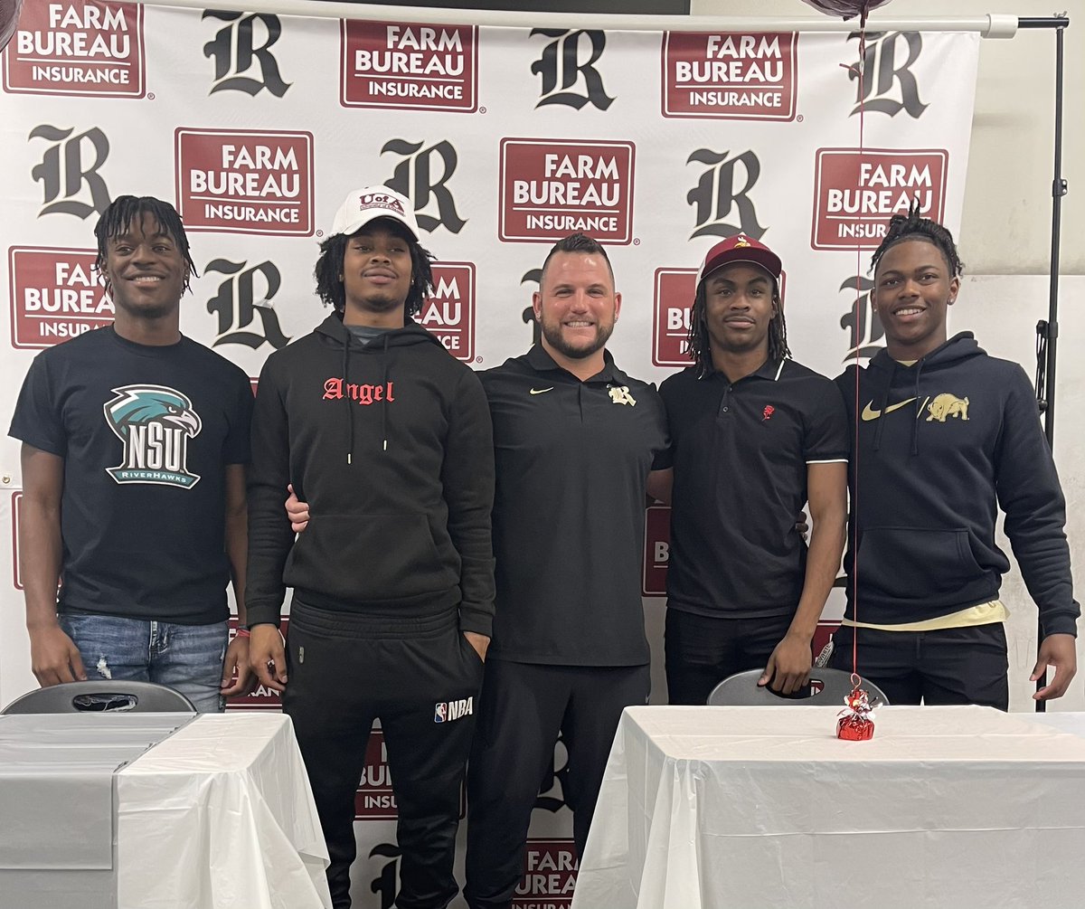 My guys!!! #SigningDay <a href="/Senator_Pride/">Robinson_Football</a> sooo proud of these young men!!