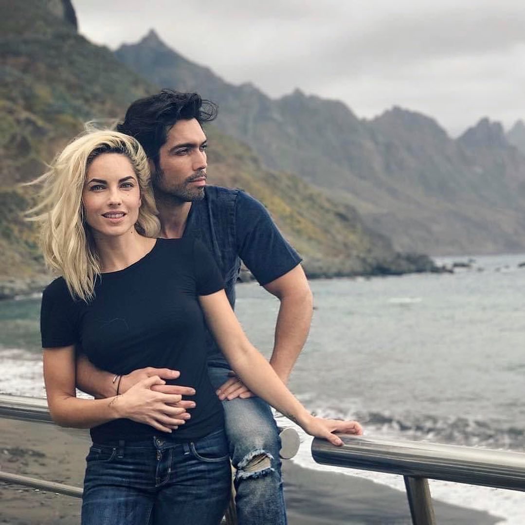 santanauriel's tweet photo. ❦ Qué más te puedo decir que no te haya dicho ya? 🤍
Que sea el inicio de más sueños cumplidos, más bendiciones y harto amor! Te ♥️ @Delamori 🎉 
Feliz cumpleaños hermosa!!!! 🎁
✫ https://t.co/VYoaVC8xDB #hbd #barbaramori #love4ever ✫ https://t.co/W6hPws6xmu