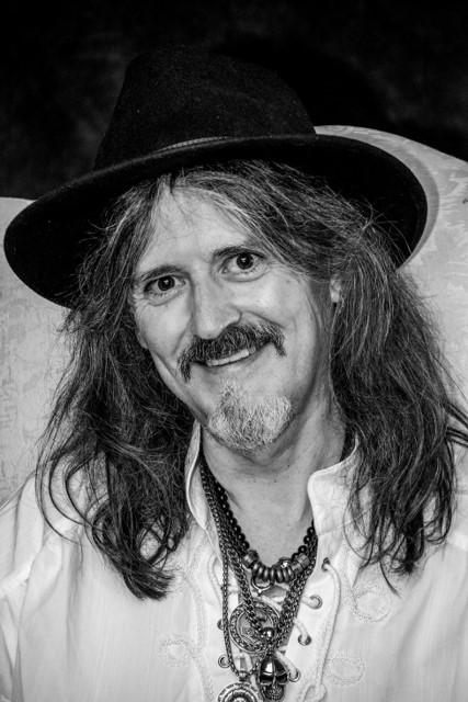 JavierBarrado1's tweet photo. Buenas noches. Que tengáis dulces sueños.☮️❤️
📸 Charo Ayuso
https://t.co/Nh45V21xYk 👈 Comprar 💿 "Entre líneas".
#JavierBarrado #EntreLíneas #RockCDRecords https://t.co/VIo4SDB5yZ