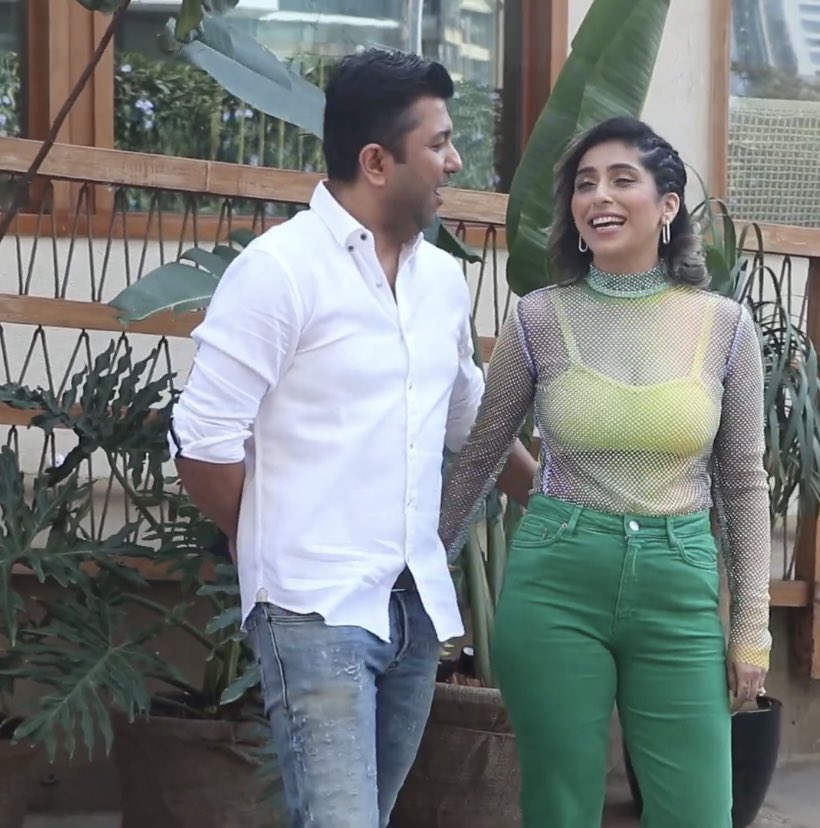 NBeeWarriors's tweet photo. #NehaBhasin and Sam ❤️
#NehSam https://t.co/U4iEhECphD