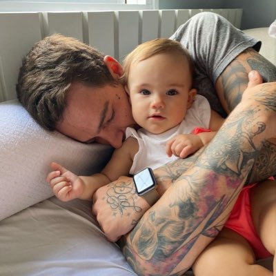 arthkx's tweet photo. você chegou pra ser tudo na minha vida, e por você eu sou capaz de tudo, minha princesa.. quero sempre ser o seu melhor sorriso e fazer de tudo para que as suas únicas lágrimas sejam de alegria, papai é apaixonado por você. 🤍
@kuttlerLiz 

#NovaFotoDePerfil https://t.co/eJ5gxySh8z