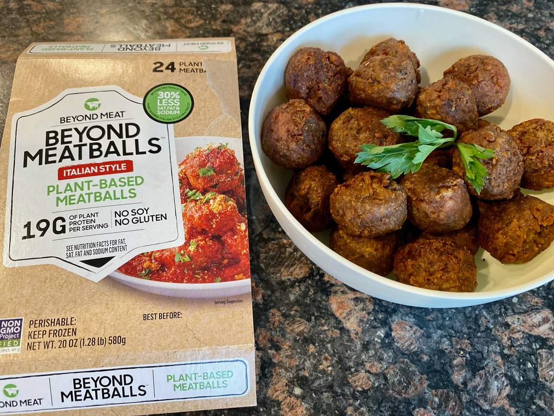 Do you know those days when you just don't feel like cooking? After a long day of work and taking care of the kids, sometimes I just don't have the energy to cook. I then resort to my quick and ready meals. 
___________________

Beyond meatballs are one of my favorite quick-prep