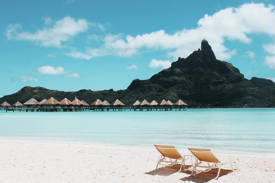 CarverCounty's tweet photo. Does the cold weather have you dreaming of a tropical getaway? If you need a passport for your trip, plan ahead and save money. Current routine processing time is 8-11 weeks. Expediated processing costs an extra $60 for 5-7 weeks. Book appointment: https://t.co/x129y2fO0R https://t.co/SsWFts5EUH