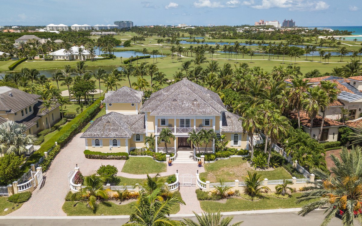 HGChristie's tweet image. Property of the Day |  Within Ocean Club Estates this 4 bdrm home facing the golf course with views of the greens. 

Enjoy porcelain floors, a large breakfast room, a pool and a deck!

Click through below!
hgchristie.com/eng/sales/deta…

#RealEstateBahamas #ChristiesHomes