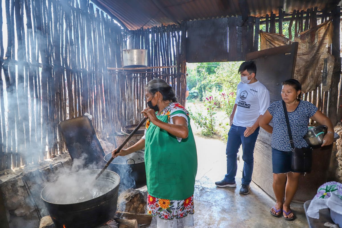 emiliolcal's tweet photo. Este día no puede faltar el tradicional #RellenoNegro de #Xcupil, gracias por la invitación a la familia Lara López, estuvo 👌🏼

¡Provecho a todos! https://t.co/7tLXcRVR82