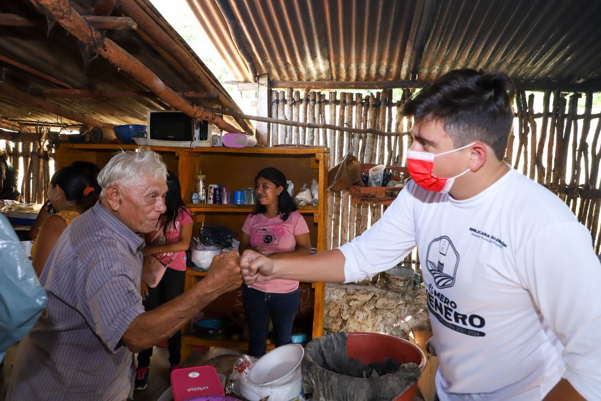 emiliolcal's tweet photo. Este día no puede faltar el tradicional #RellenoNegro de #Xcupil, gracias por la invitación a la familia Lara López, estuvo 👌🏼

¡Provecho a todos! https://t.co/7tLXcRVR82