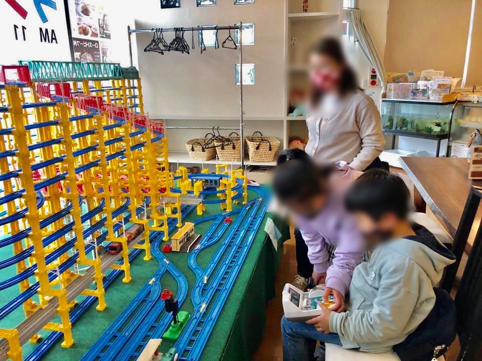 202toraimu's tweet photo. 今月2月15日は #国際小児がんデー 
毎年世界中で30万人の子供が癌に侵されているそうです。
小さな命を救うため、微力ながら当店もご支援させて頂いております。

#ゴールドリボン #小児がん #プラレール #夢と希望 https://t.co/qiRjFtckbm