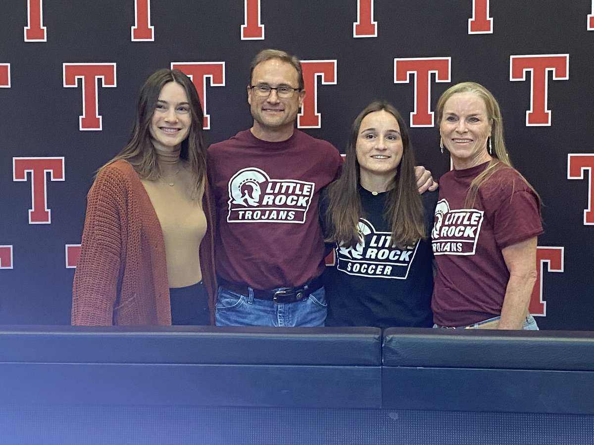 BrandonOSports's tweet photo. Tyler Legacy’s Colleen Gilliland (@ckgilliland) signs to play for @LittleRockSoc. @etfinalscore @TLGirlsSoccer https://t.co/PRgCTwk9bo