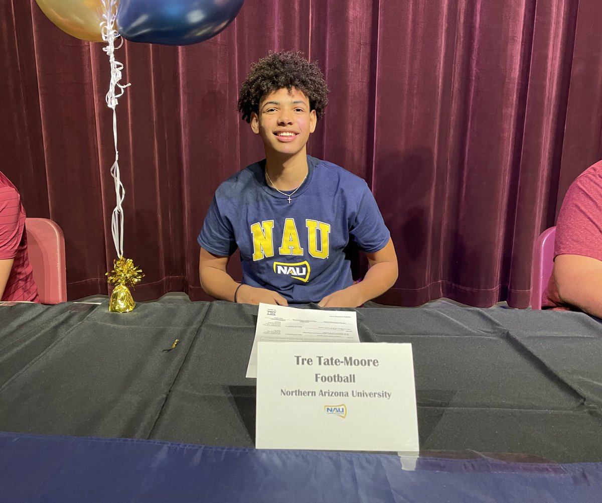 NSD2022: <a href="/Husky_Football7/">HamiltonHuskyFootball</a> 6’4 195-pound DB <a href="/Tretate7/">Tre Tate</a> signs with NAU - Tate racked up 49 tackles, 3 INTs, 6 PBUs, and forced a fumble this past season for the Huskies <a href="/CoachChrisBall/">Chris Ball</a> <a href="/AZHSFB/">ArizonaVarsity.com 🔥PREPS🔥</a> <a href="/HuskiesGridiron/">Hamilton Gridiron Club</a> <a href="/gridironarizona/">Gridiron Arizona</a>