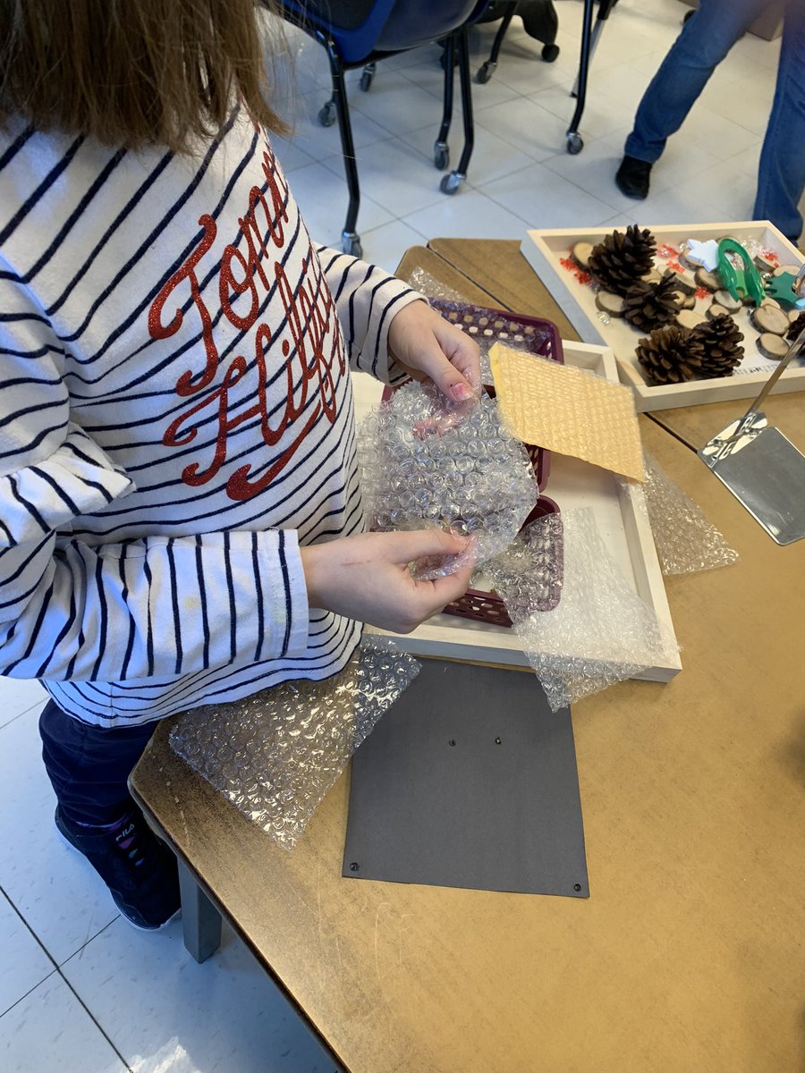 StaffieriMonica's tweet photo. Rotating centres in focus group, next stop  fine motor and sensory table….buttons, bubble wrap and more! @AutismONT @YCDSB @DomenicScuglia @smy_nobleton @ONTSpecialNeeds https://t.co/2WILgt2MaW