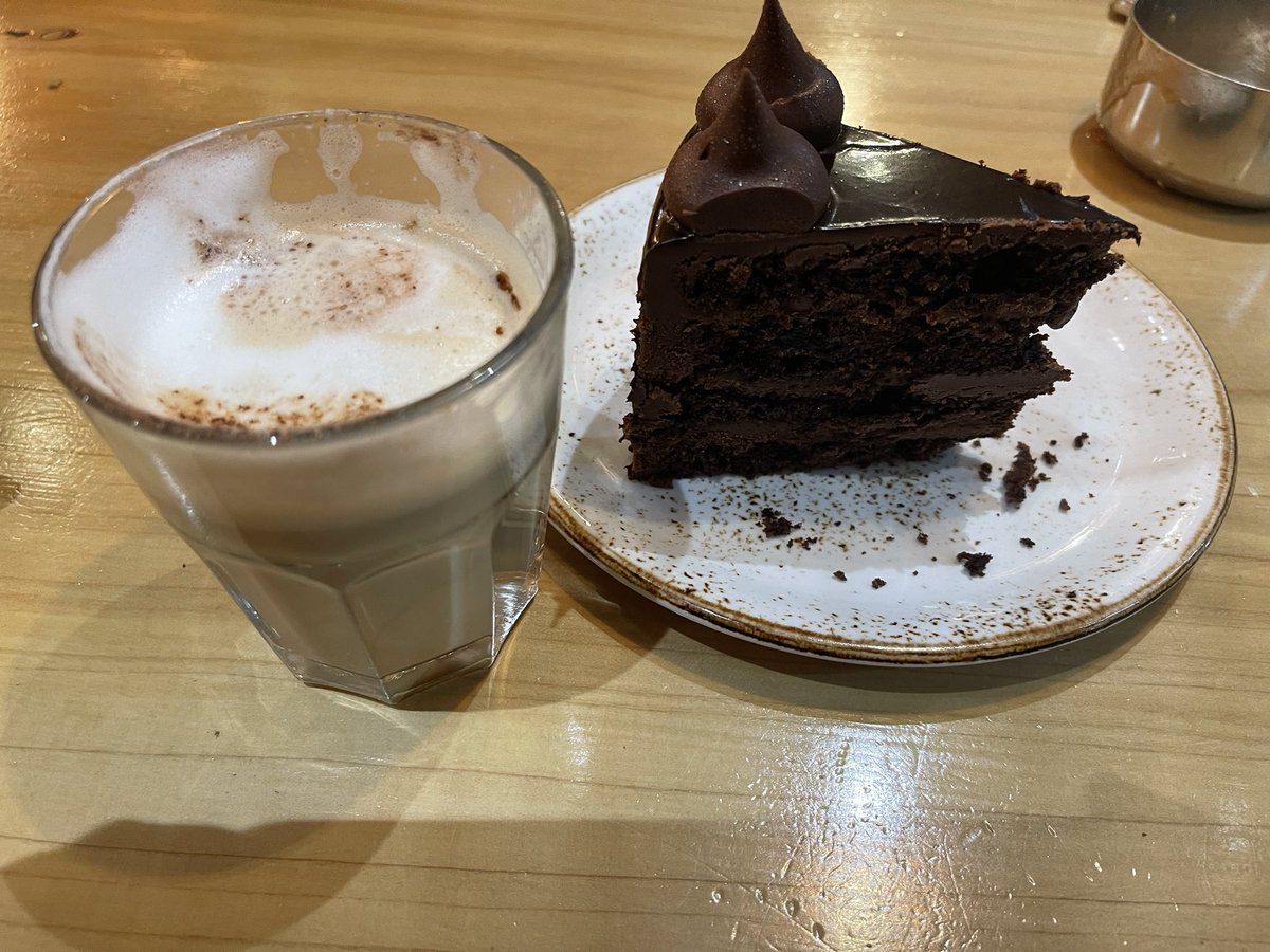 AimeeJae_xo's tweet image. Sometimes it’s about looking after yourself 🤣 🍰✌🏼

#WillBurnItOffTomorrow #CheatDays 🤫🤭