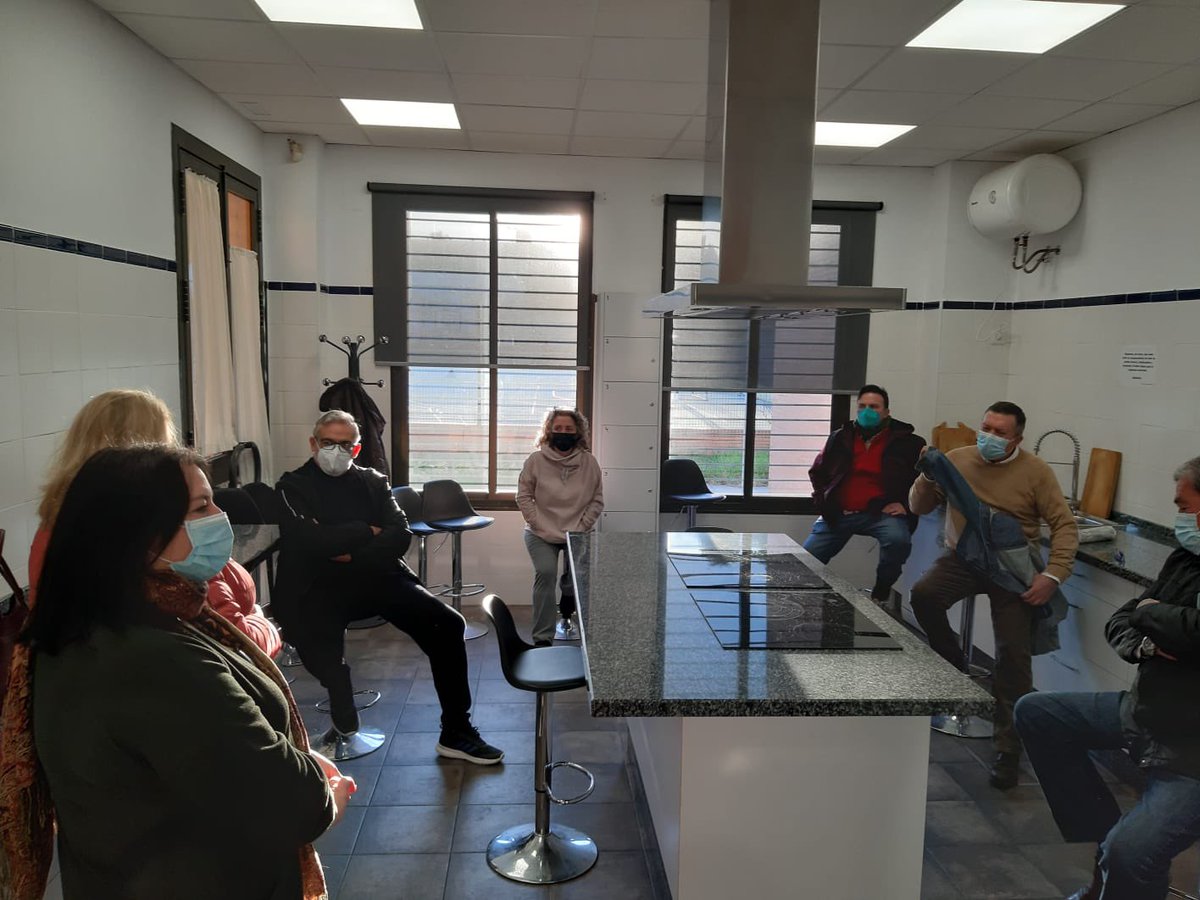 Visita a talleres 
02/02/2022 Taller de corte de jamón, ubicado en el Centro Cívico de Sevilla Este 
 #ActividadesFebrero
#ayuntamientodesevilla
#estealcosatorreblanca