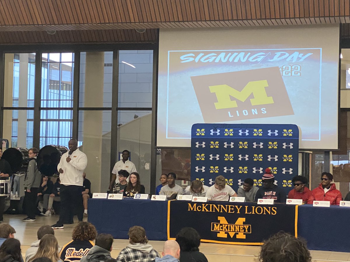 Justin_D_James's tweet photo. Itโs Signing Day for 12 of our @mhslions #SigningDay22 #MyMISD https://t.co/kr65wkpRwT