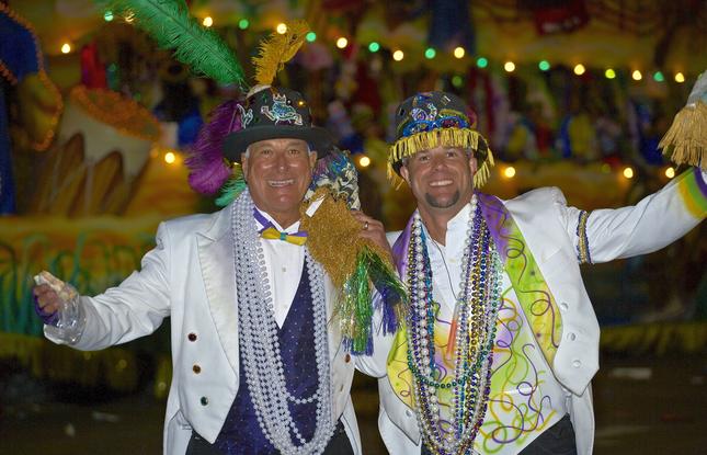 LouisianaTravel's tweet photo. This weekend's forecast: Parades, live music and festival fun! Tap the link for things to do this weekend. π² https://t.co/KjXIakH2IU #MardiGras #parades #livemusic #ExploreBR #OneTimeInNOLA #OnlyLouisiana https://t.co/AdHDRShC2D