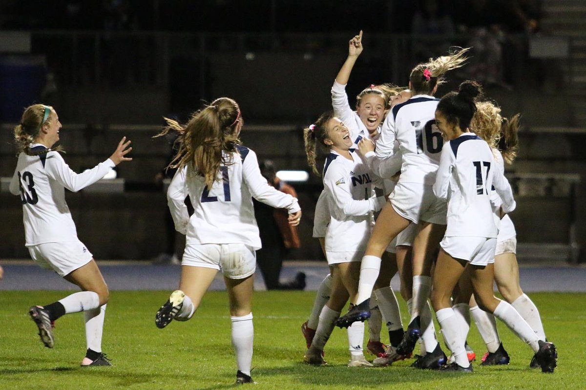 To strong women. 💙💛

Happy National Girls and Women in Sports Day!

#NAUStrong ⚒🌲💪