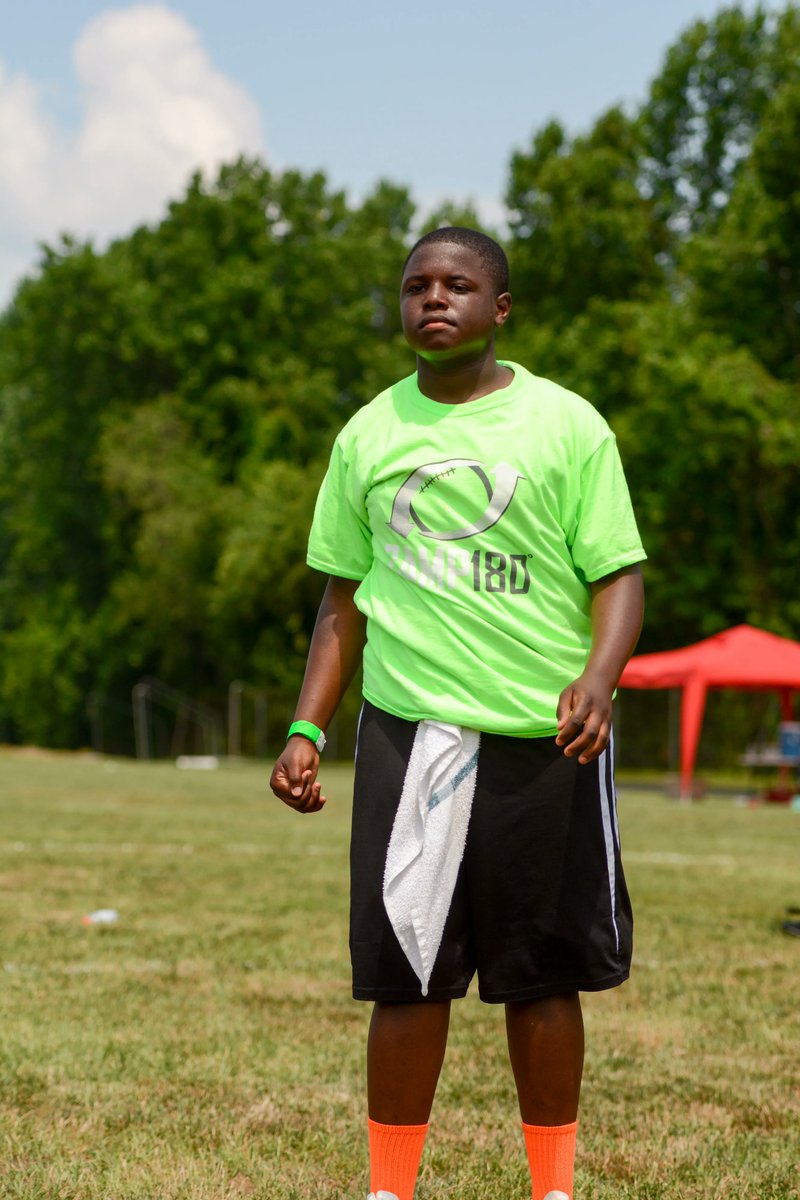 TheRJFoundation's tweet photo. 💚 🏈 

#Camp180 #RJF #180Weekend #Football #YouthFootball #YouthFootballCamp #FreeFootballClinic #Lynchburg #Virginia #NewYorkGiants #OaklandRaiders #JacksonvilleJaguars https://t.co/m12ObPCWzW