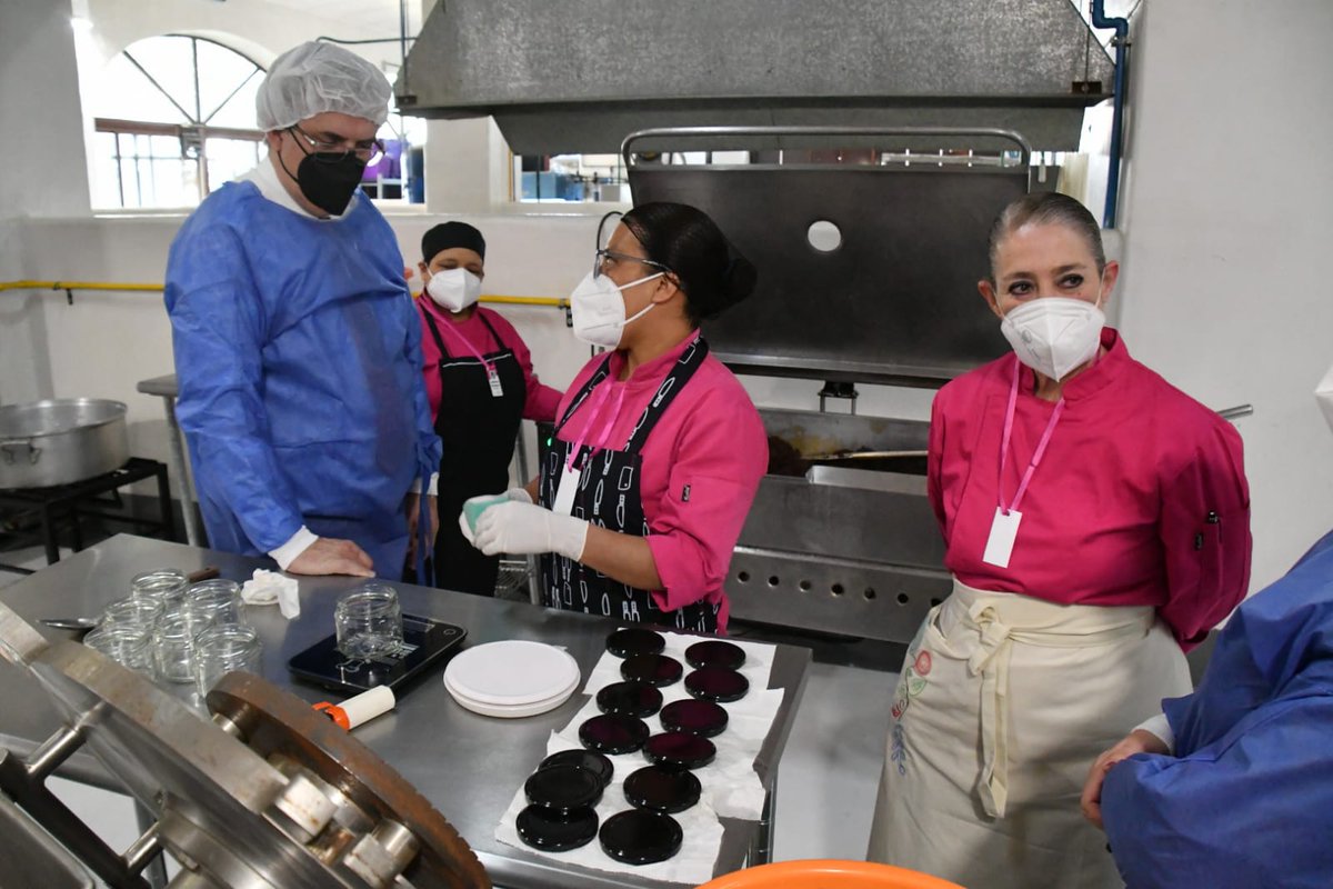 m_ebrard's tweet photo. Vine a visitar Gurrumina en Puebla, empresa de mujeres que producen moles y salsas fuera de serie. Dolores Zavala es su fundadora y directora. Vamos a ayudarles a exportar. https://t.co/Imbr4TmYWt