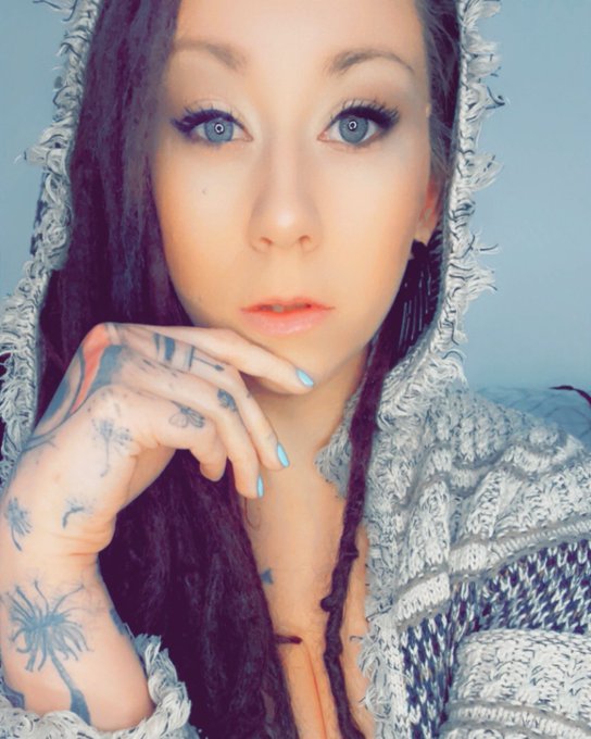 Sensual, seductive, and bossy. Come be a part of my world. On https://t.co/kCUIM5oWY9 https://t.co/V<a href="/tag/curves"class="tags"><span>#curves</span></a>