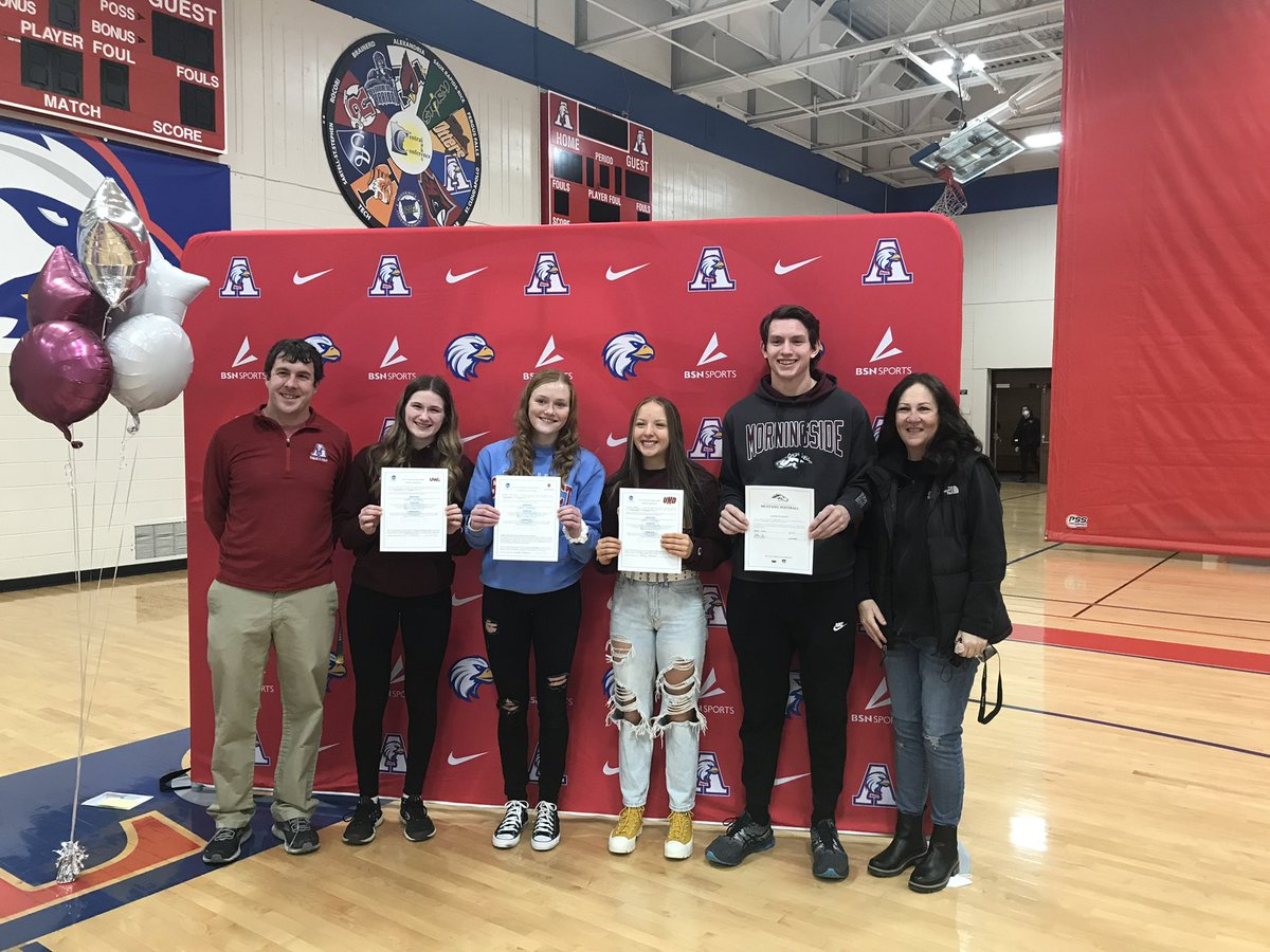 apollotf1's tweet photo. Congrats to @noellehackenmu1 @KarlsAndrew @BVerkinnes and Libby Lommel for continuing to follow their dreams of competing in track at the collegiate level! It has been an absolute joy watching them grow and push their boundaries over the years! #SigningDay #AlwaysAnEagle https://t.co/8epmvqtI4q