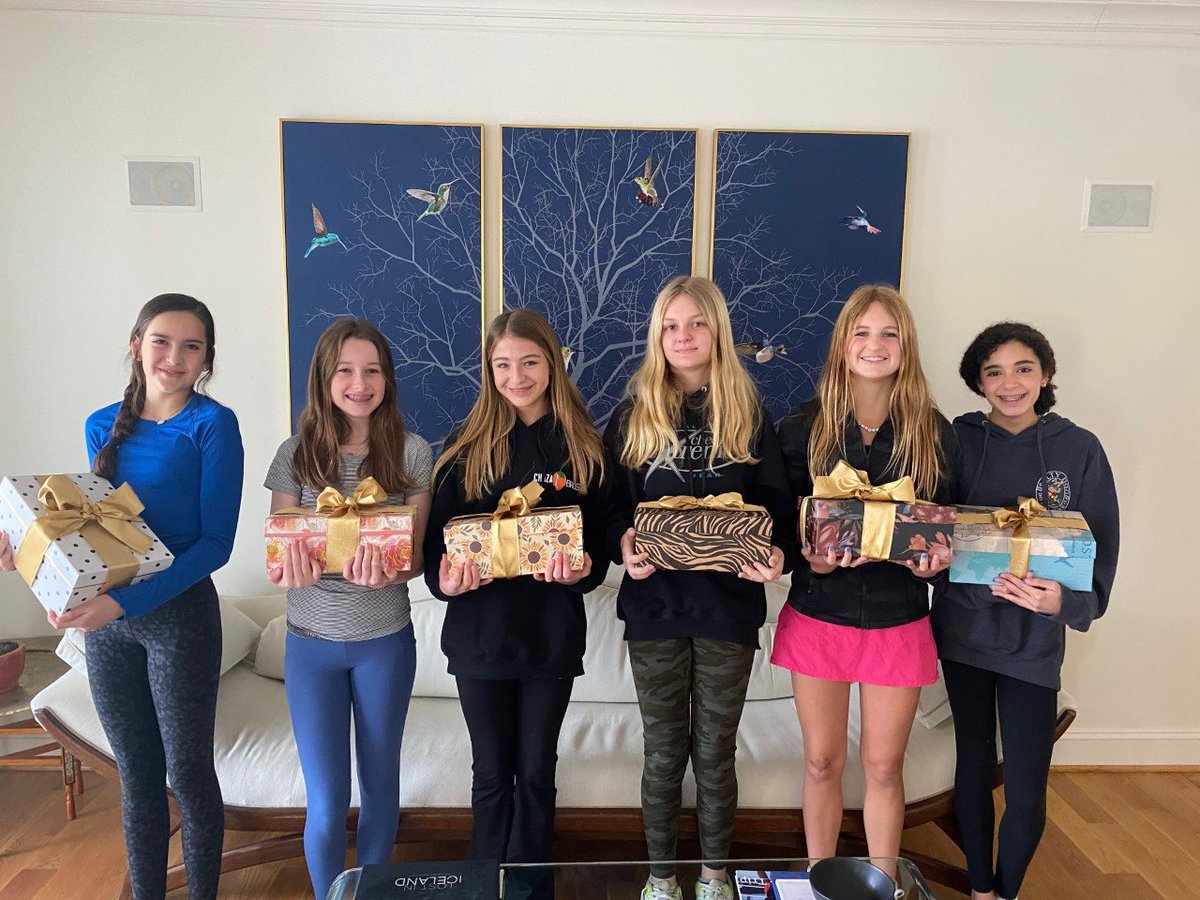 inkindfriends's tweet photo. Six middle school girls and their moms came together last month to create comfort kits for women battling cancer. Thanks to our amazing client @HeleneFound for spearheading &amp; facilitating. To create your own Care Kit and get involved, visit https://t.co/zK11FHOQJZ
#HereForTheNow https://t.co/XjCHNJtQOj