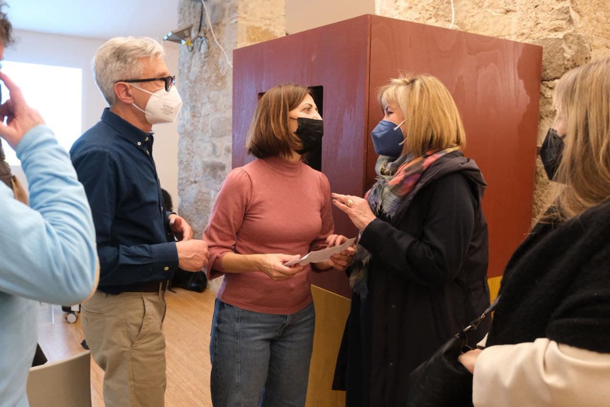 nuriamarinlh's tweet image. L'estudi @Infancia_OIH sobre l'impacte de la pandèmia en els alumnes destaca la necessitat de combatre l'escletxa digital. Treballem per teixir aliances a través del pla #LHospitalet6_0 per millorar l'accés a la tecnologia i les habilitats digitals d'infants, joves i famílies.