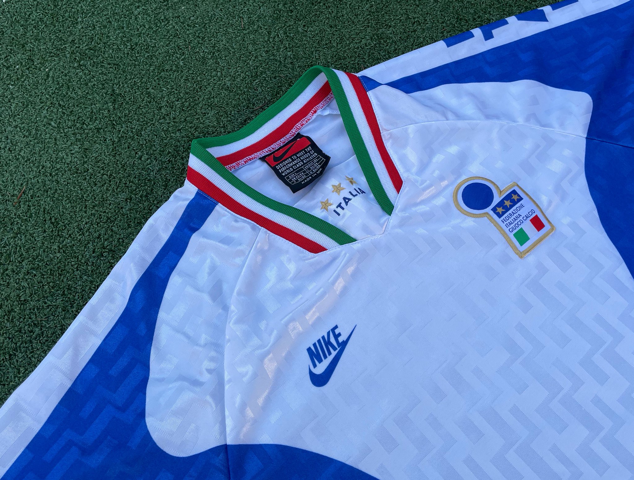 イタリア　代表　1995-1996 ユニフォーム　ナイキ NIKE 　アズーリ ITALY 1995 1996 AWAY FOOTBALL SHIRT SOCCER JERSEY NIKE sz M