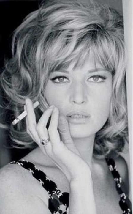 Una grandissima donna oltre che una bellezza assoluta R.I.P.