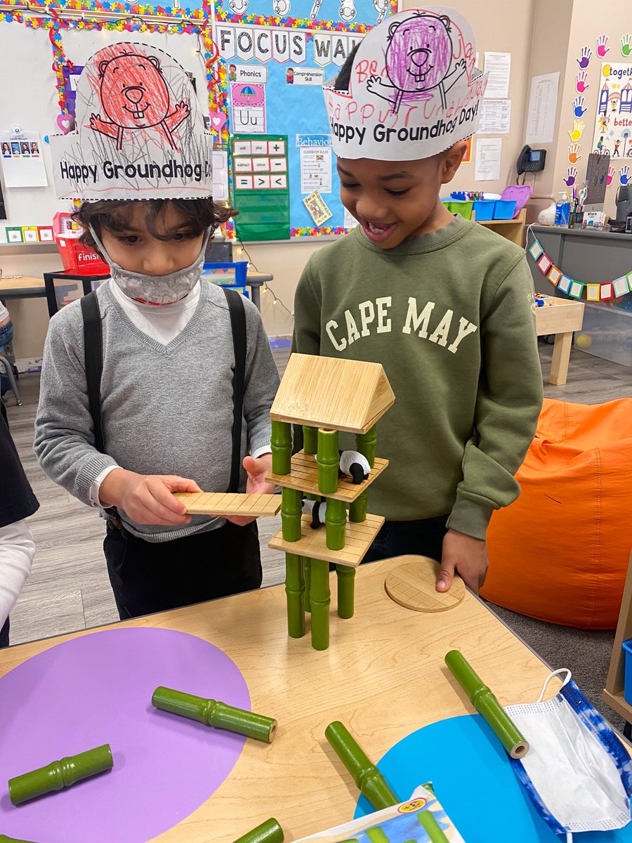 MsBzSuperhereos's tweet photo. #GroundHogDay2022 Phill said theres 6 more weeks of winter - So we decided to build Pandas their homes๐๐ผ๐ #BetterTogether #AIM #weebuild #autism #GroundHog https://t.co/4bu1SXeHTV
