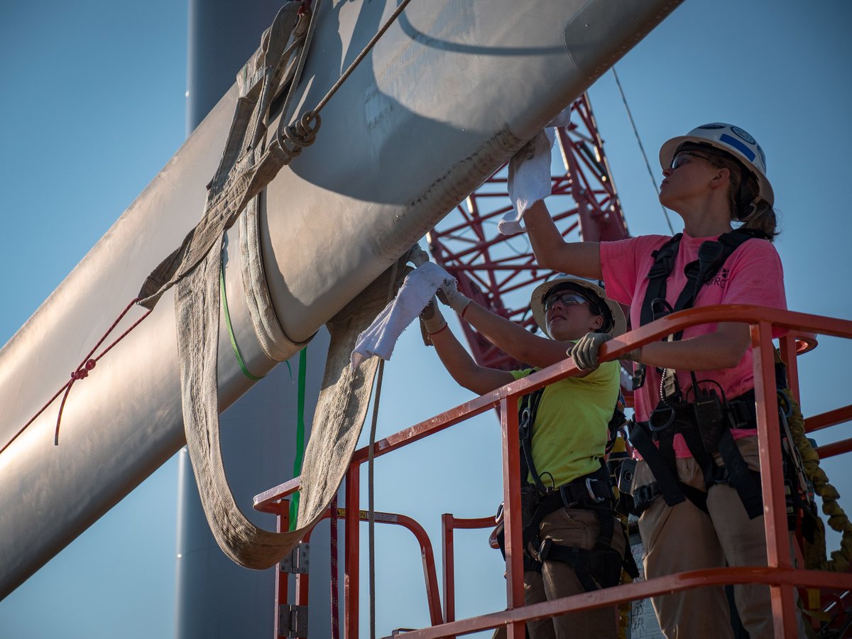 onepowerco's tweet photo. #WindViews | OE interns work in development, #construction, R&D, storytelling, #operations, and yes, even w/ our Executive Chef!
One Energy interns work on projects that matter AND gain access to all facets of the company - a tall order for an integrated enterprise like OE! https://t.co/BMFWriXK3E
