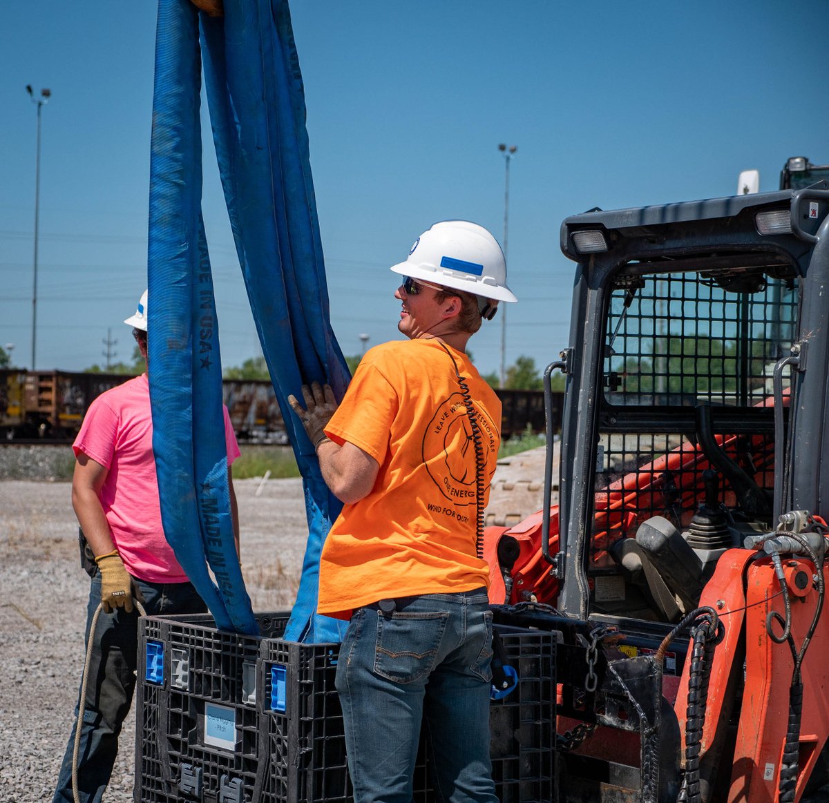 onepowerco's tweet photo. #WindViews | OE interns work in development, #construction, R&D, storytelling, #operations, and yes, even w/ our Executive Chef!
One Energy interns work on projects that matter AND gain access to all facets of the company - a tall order for an integrated enterprise like OE! https://t.co/BMFWriXK3E