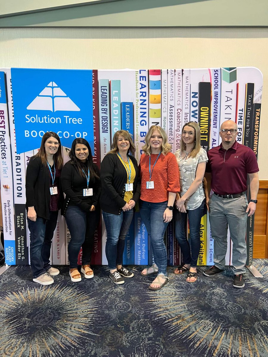 karlifaithg's tweet photo. I love my team! @SolutionTree #plcsummit #Phoenix https://t.co/LVxcNe1Ey0