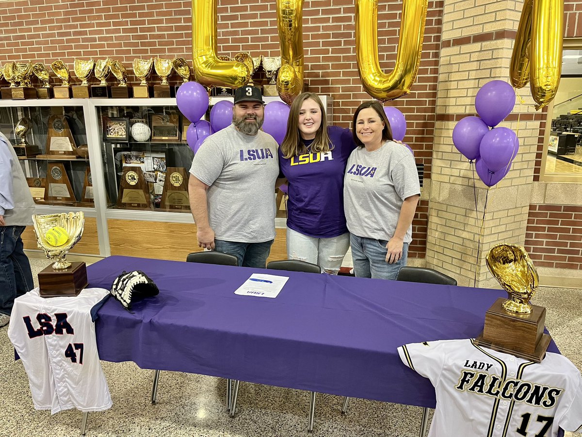 Congratulations to <a href="/jillian_b_h/">Jillian H.</a> on signing to play @LSUASoftball. Our organization is better because you are part of it. #EARNED #Generals
#WeAreLSA 👏👏👏
