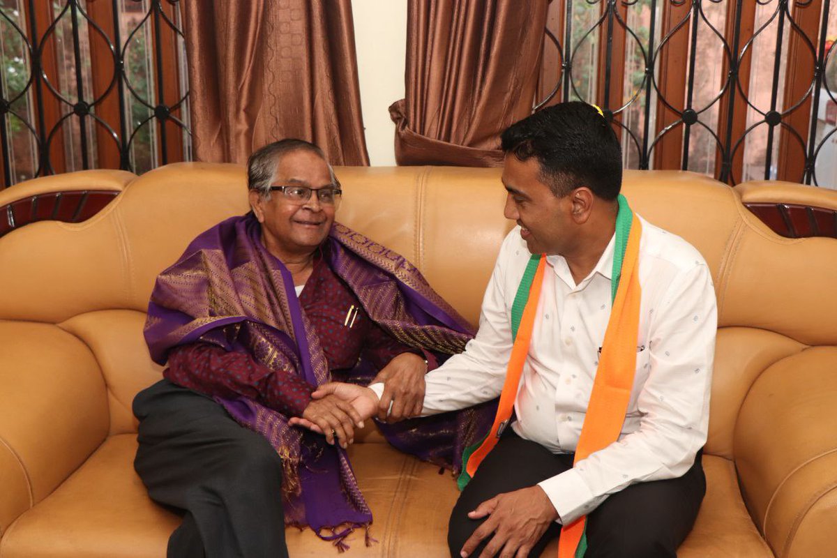 DrPramodPSawant's tweet photo. Fruitful interactions with the people continue today in Saligao constituency along with @BJP4Goa candidate for #GoaAssemblyPolls Shri @Jayeshvsal.
People's support and love for the party is growing day by day. #BJP4Goa https://t.co/hvtc52e1pN